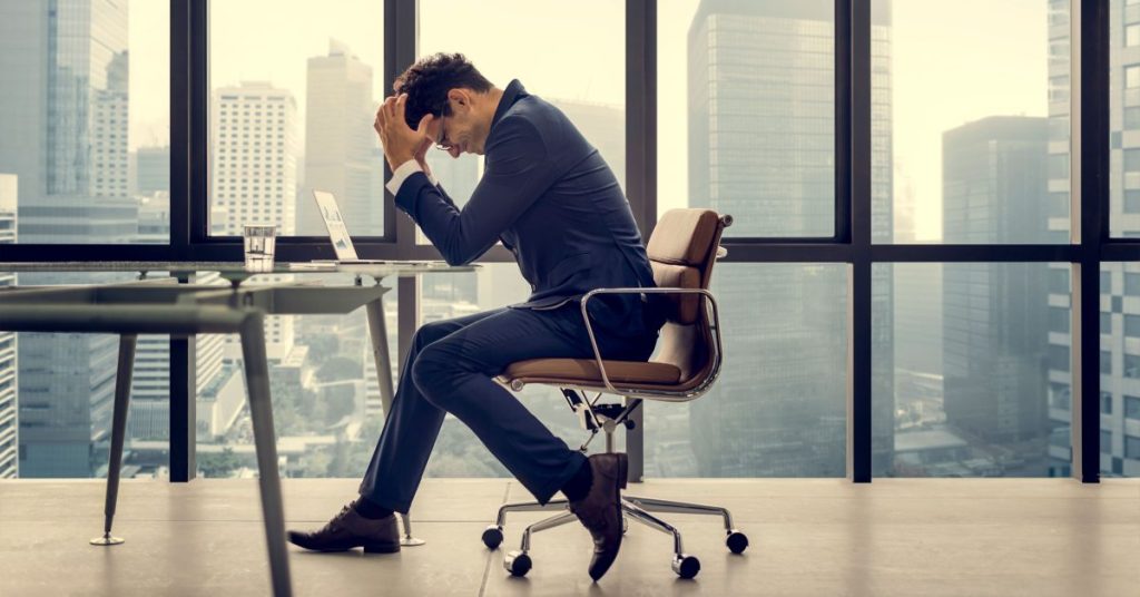 کاهش استرس در محیط کار | بررسی دلایل + بهترین روش ها